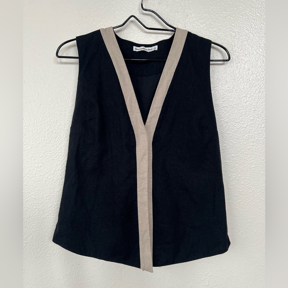 Quiet Luxury minimalist linen blend vest size small